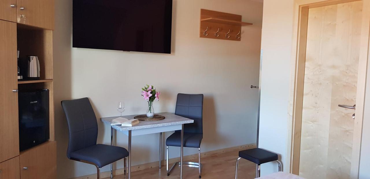 Suite Kleine Auszeit Liepgarten ภายนอก รูปภาพ